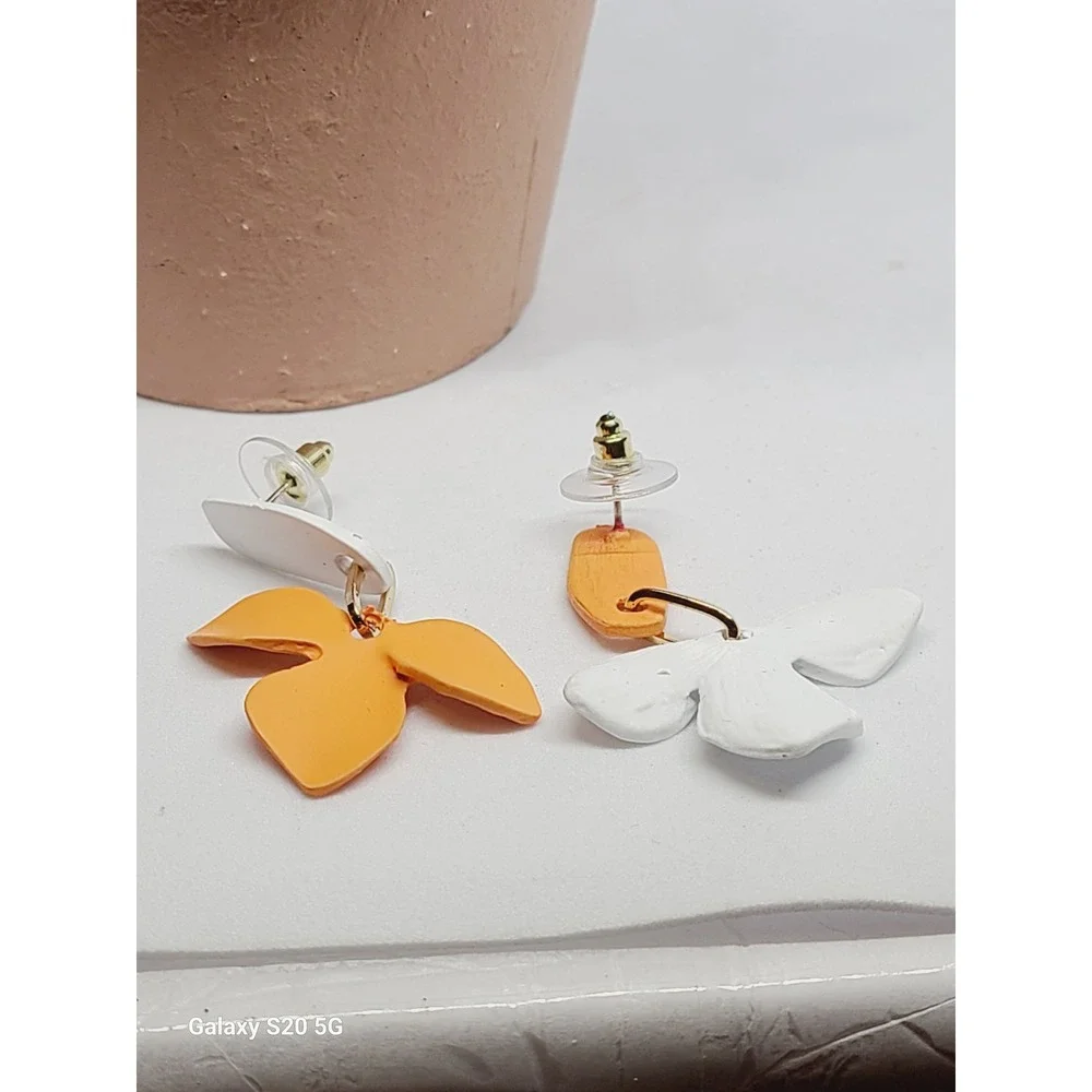 Mismatched Orange White Floral Polymer Clay Drop Earrings Matte Flower‎ Dangle